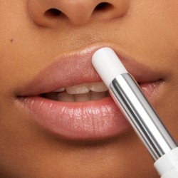 Mit­rinošs lūpu balzams ar apjoma efektu Lip volume stylo 02